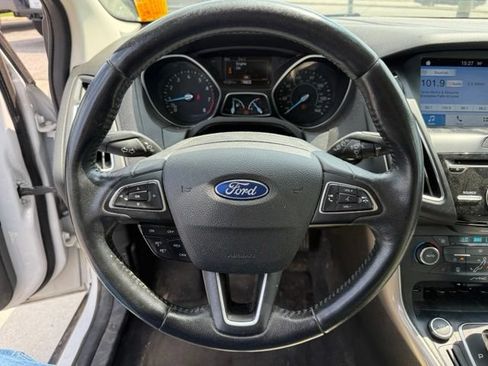 Used 2016 Ford Focus Titanium FWD image 19