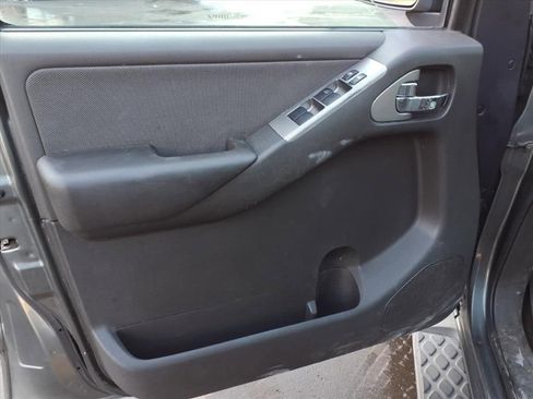 Used 2005 Nissan Pathfinder SE Off-Road image 13