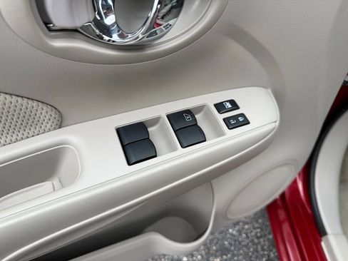 Used 2016 Nissan Versa SV image 10