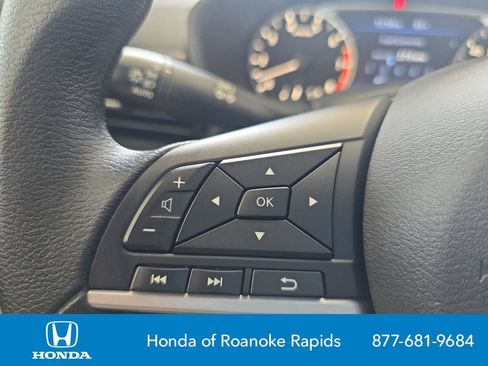 Used 2025 Nissan Altima 2.5 SV FWD image 24