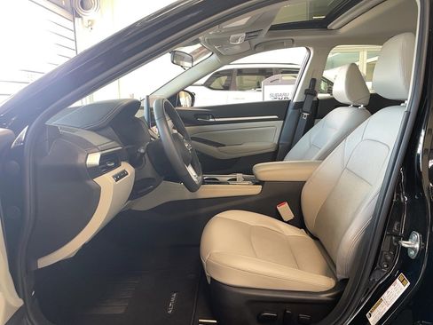 Used 2025 Nissan Altima 2.5 SL AWD/4WD image 8