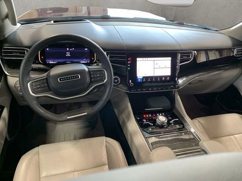 Used 2022 Jeep Wagoneer Series III w/ Flexible Seating Group AWD/4WD image 2