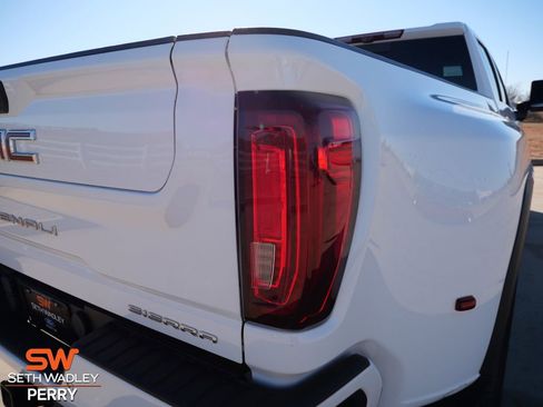 Used 2022 GMC Sierra 3500 Denali w/ Denali Ultimate Package image 8