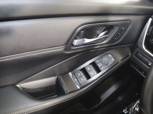 Used 2025 Nissan Rogue SL w/ Tech Package FWD image 32