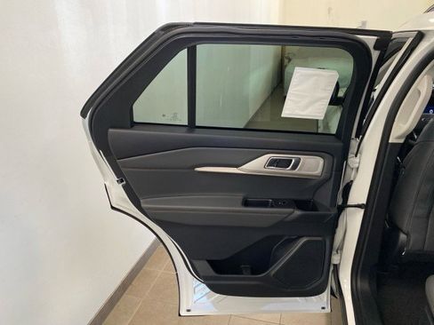 New 2025 Ford Explorer Active w/ Active Comfort Package image 33