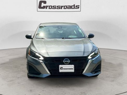 Used 2024 Nissan Altima 2.5 SV FWD image 8