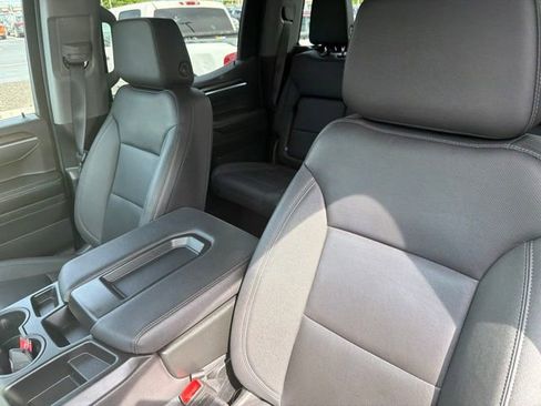 Used 2025 GMC Sierra 1500 SLT AWD/4WD image 18