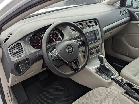 Used 2017 Volkswagen Golf S image 12