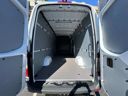 Used 2025 Mercedes-Benz Sprinter 2500 image 8