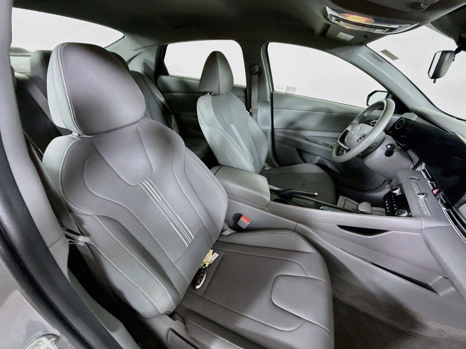 Used 2024 Hyundai Elantra SEL FWD image 27