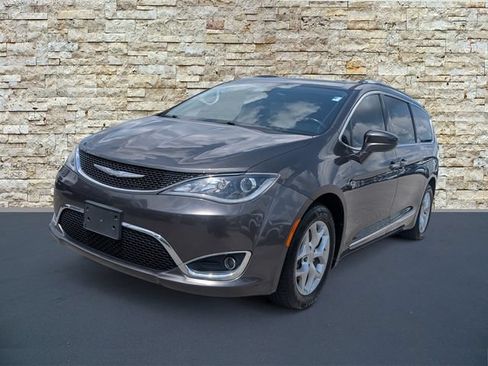Used 2017 Chrysler Pacifica Touring-L Plus FWD image 5