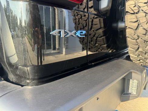 Used 2025 Jeep Wrangler Unlimited Rubicon 4xe w/ Technology Group image 8