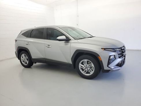 Used 2025 Hyundai Tucson SE FWD image 4