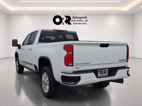 Used 2024 Chevrolet Silverado 2500 High Country w/ High Country Premium Package AWD/4WD image 4