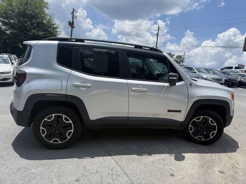 Used 2016 Jeep Renegade Trailhawk AWD/4WD image 4