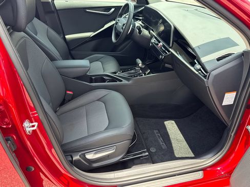 Used 2025 Kia Niro EX FWD image 13