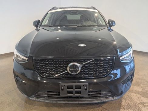 Used 2024 Volvo XC40 B5 Plus image 2