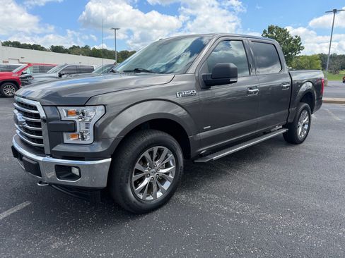Used 2017 Ford F150 XLT w/ Equipment Group 302A Luxury AWD/4WD image 4