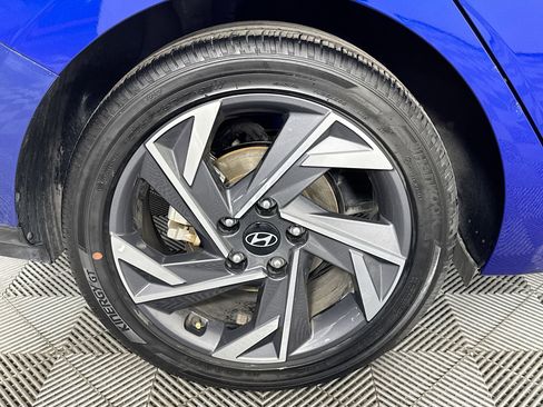 Used 2025 Hyundai Elantra SEL image 32