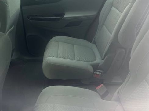Used 2021 GMC Acadia SLE w/ Driver Convenience Package FWD image 4