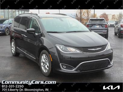 Used 2017 Chrysler Pacifica Touring-L w/ Tire & Wheel Group