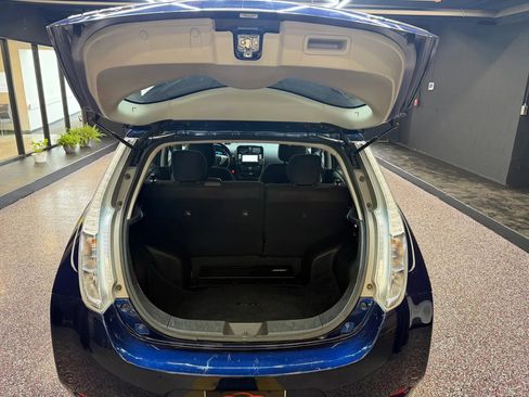 Used 2017 Nissan Leaf SV w/ Premium Package image 7