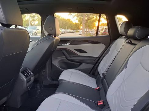 New 2026 Volkswagen Tiguan SE R-Line FWD image 5
