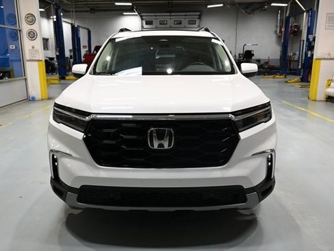 Used 2024 Honda Pilot Touring image 2