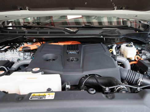 Used 2024 Toyota Tundra Limited AWD/4WD image 30