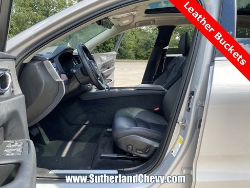 Used 2023 Volvo XC60 T8 Plus image 17