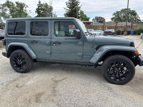 Used 2025 Jeep Wrangler Unlimited Sahara w/ Safety Group AWD/4WD image 2