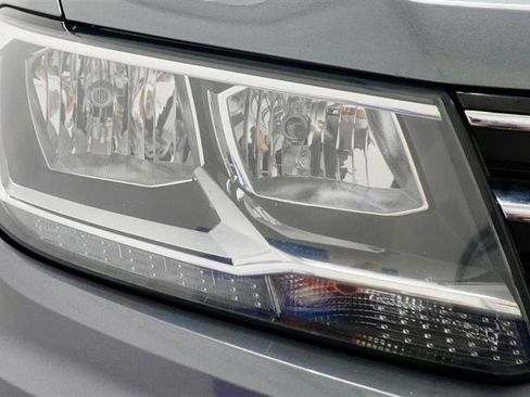 Used 2019 Volkswagen Tiguan SE image 26