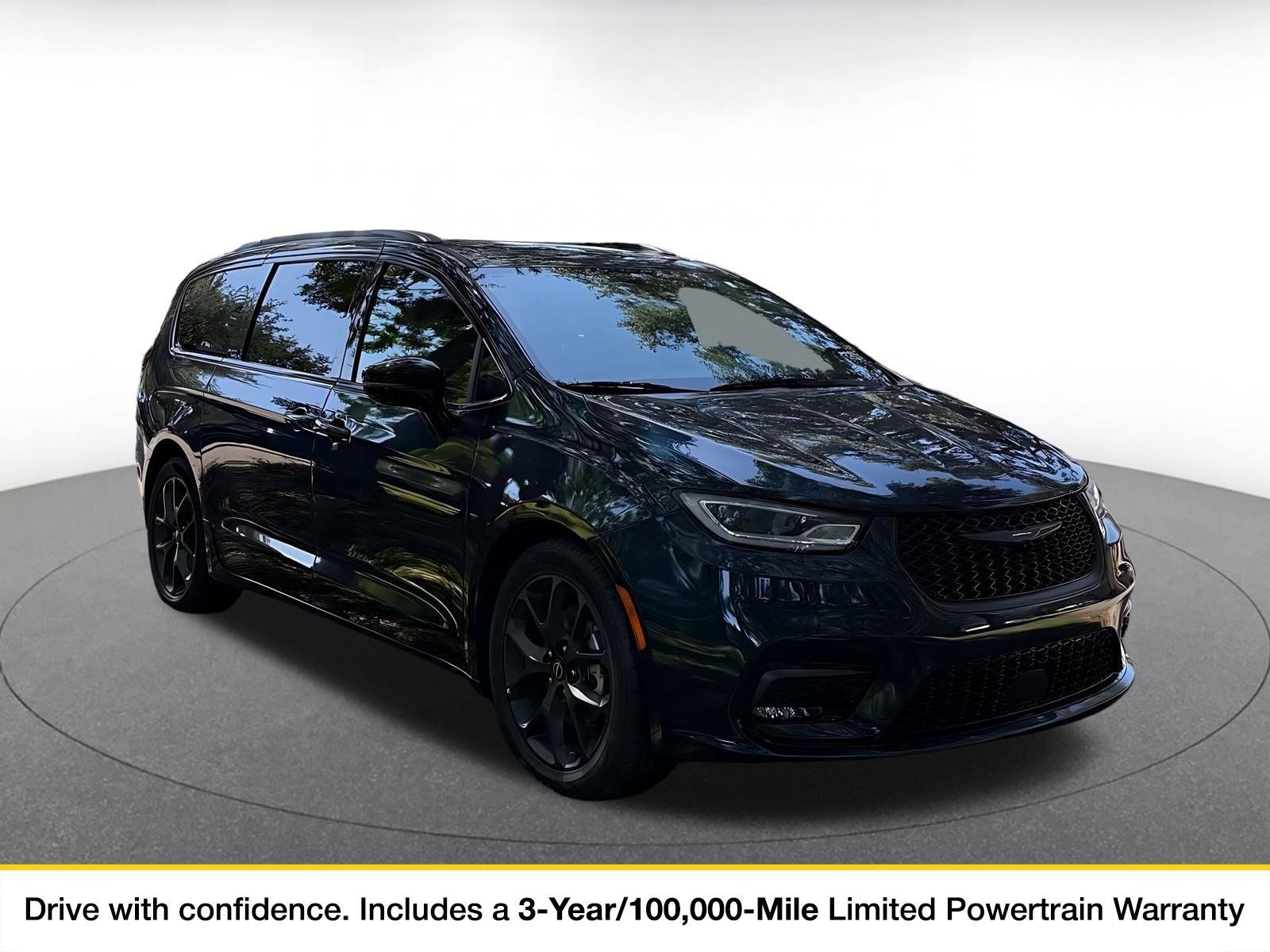Used 2025 Chrysler Pacifica Limited FWD image 1