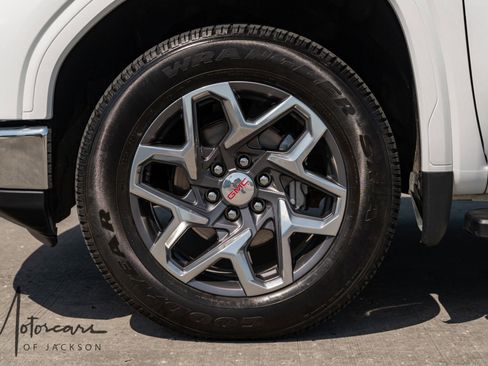 Used 2022 GMC Sierra 1500 SLT w/ SLT Premium Plus Package AWD/4WD image 40