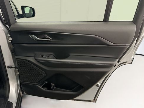 Used 2024 Jeep Grand Cherokee L Laredo image 32