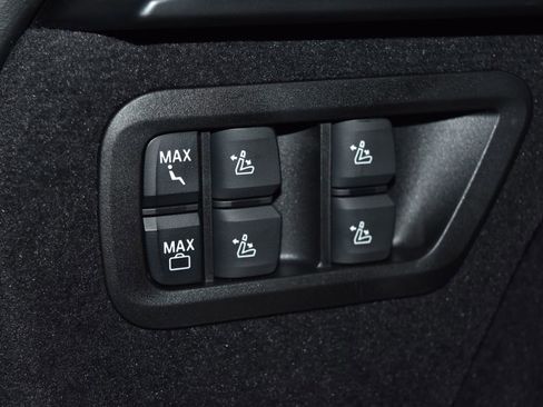 Used 2025 BMW X7 M60i AWD/4WD image 36
