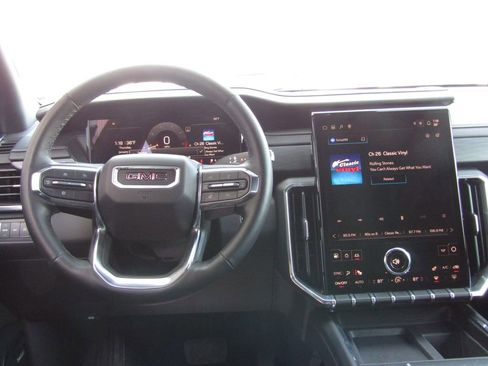 Used 2025 GMC Acadia Elevation image 5