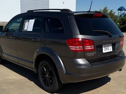 Used 2020 Dodge Journey SE w/ SE Popular Equipment Group FWD image 4