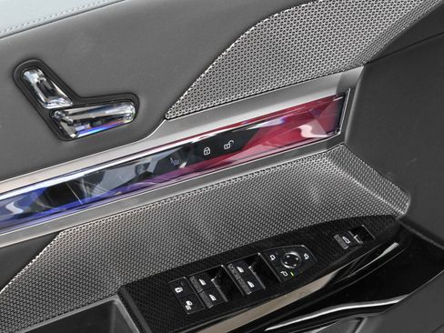 Certified 2024 BMW i7 eDrive50 w/ Executive Package RWD image 35