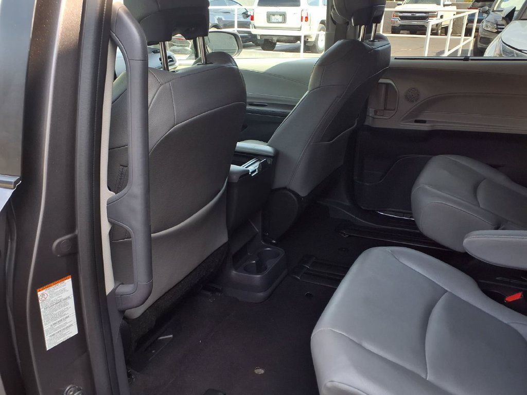 Certified 2024 Toyota Sienna XLE FWD image 24