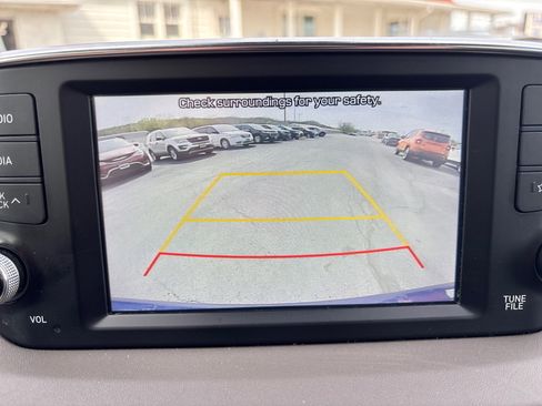 Used 2020 Hyundai Santa Fe SE image 32