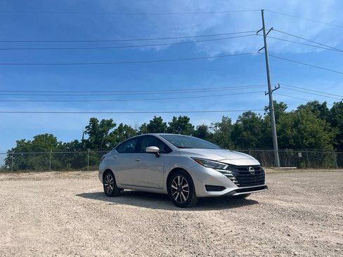 Used 2025 Nissan Versa SV FWD image 5