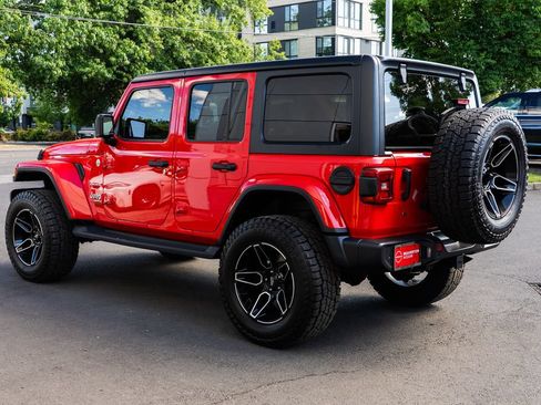 Used 2018 Jeep Wrangler Unlimited Sahara AWD/4WD image 4