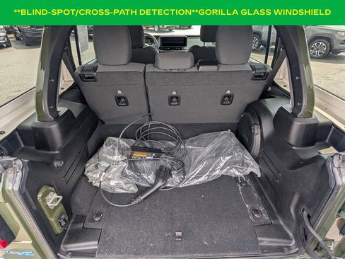 Used 2024 Jeep Wrangler Unlimited w/ Convenience Group AWD/4WD image 12