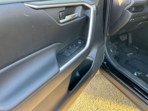 Used 2025 Toyota RAV4 XLE image 18