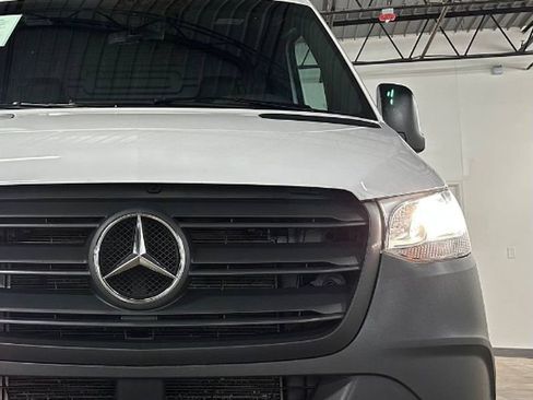 Used 2024 Mercedes-Benz Sprinter 2500 image 6