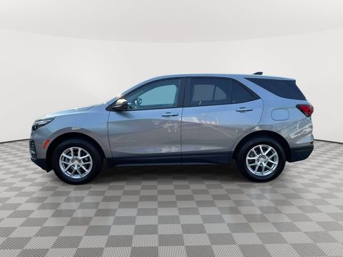 Used 2023 Chevrolet Equinox LS w/ LS Convenience Package AWD/4WD image 4