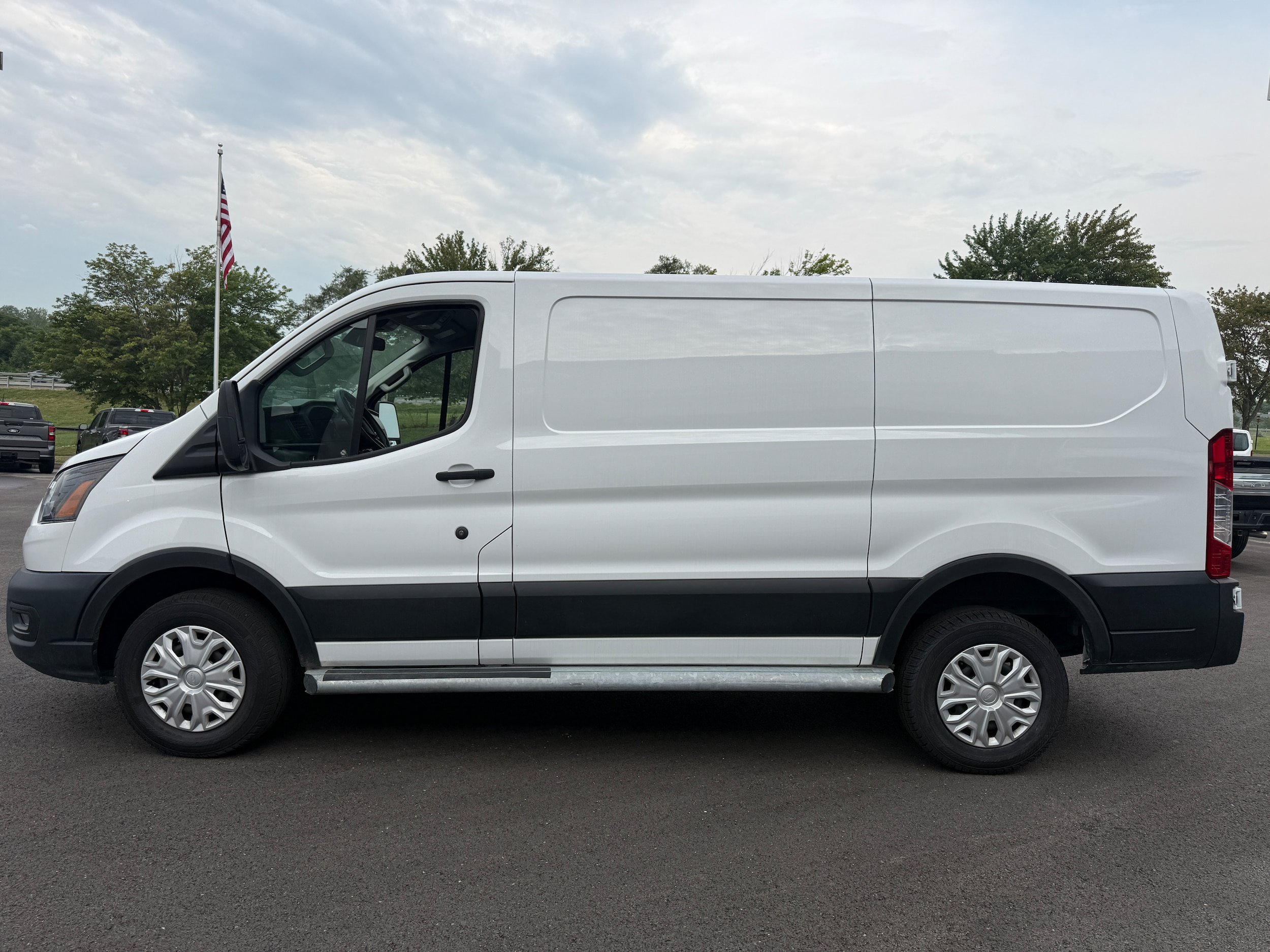 Used 2024 Ford Transit 250 Low Roof w/ Exterior Upgrade Package RWD image 5