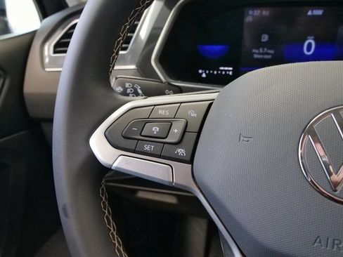 Used 2022 Volkswagen Tiguan SE image 25