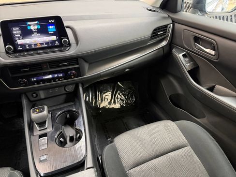Used 2025 Nissan Rogue SV FWD image 37
